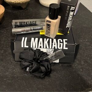 IL Makiage Makeup |2 Foundation #35 bottle + 2 Concealer #2.5 tunes + Scrunchie